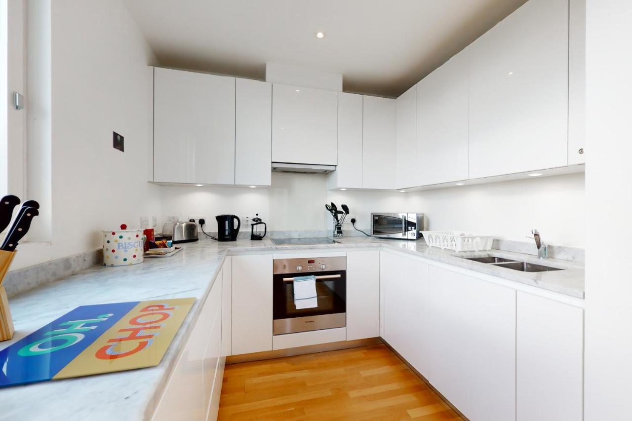 Lovely 2 Bedroom Flat With Balcony In Stratford London Luaran gambar